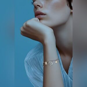 *NEW* Silver Toned Flower Bracelet